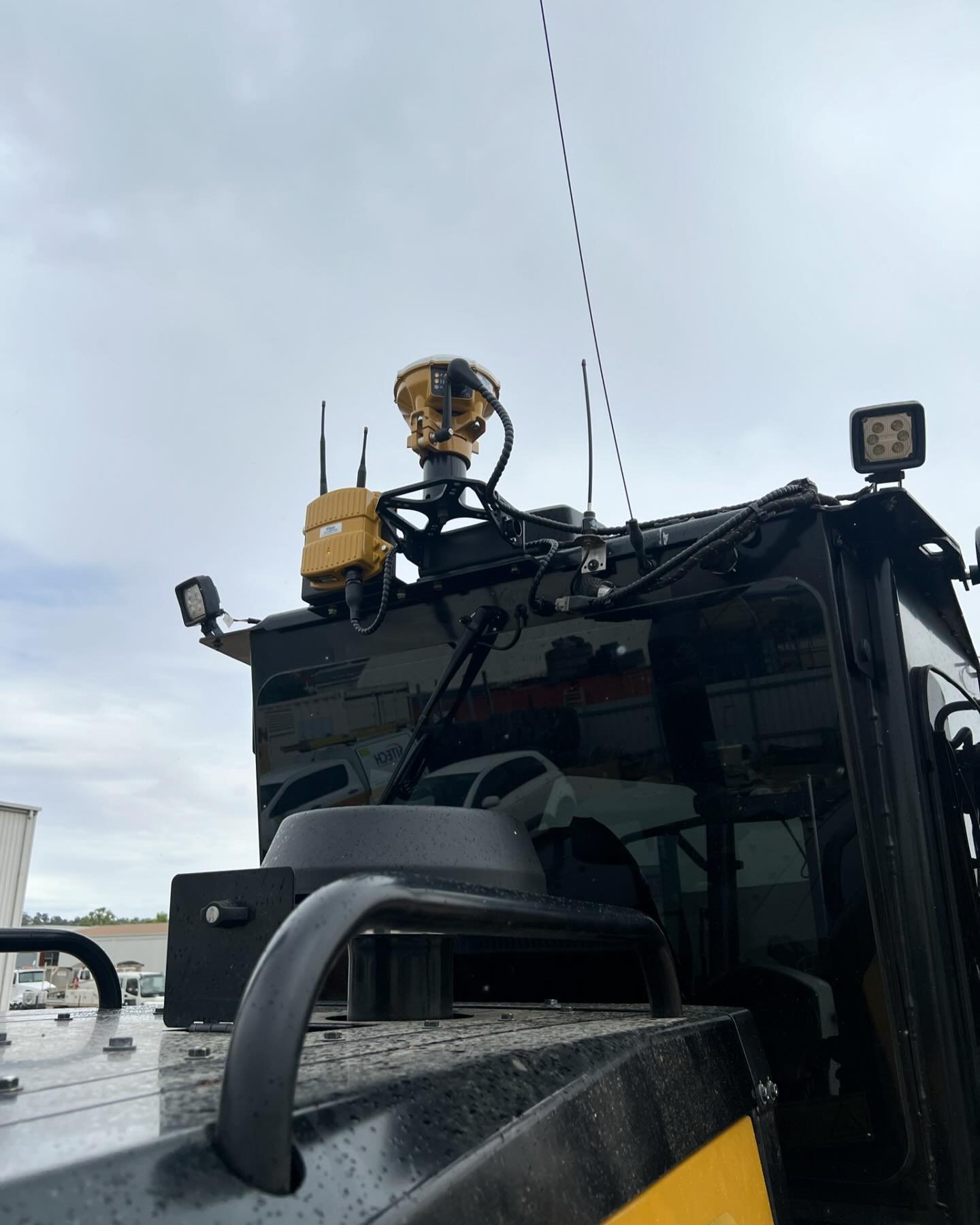 Craig McKeon Earthmoving: Trimble Earthworks Mastless Grade Control System